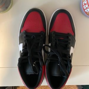 jordan 1 lows “bred toe” size 8